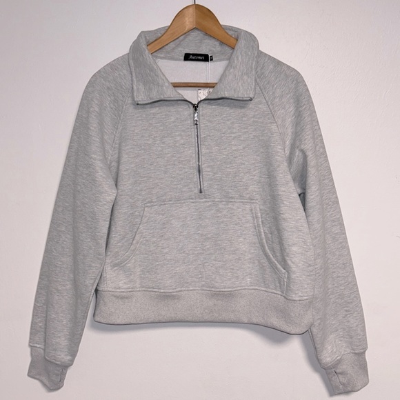Tops - NWT Lululemon Gray Half Zip Jacket M S Dupe